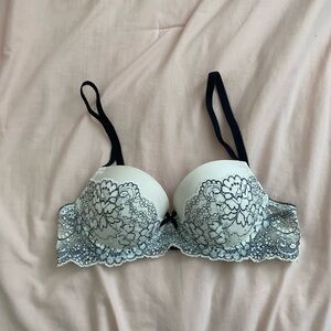 SOLD Victoria’s Secret Dream Angels Lightly Lined Bra